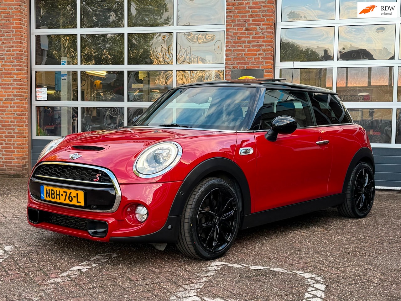 MINI 3-Deurs - 2.0 Cooper S Chili Serious Business, Navi, Camera, Cruise, panodak - AutoWereld.nl