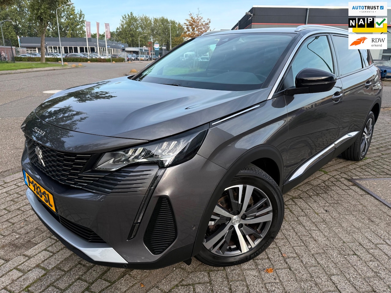 Peugeot 5008 - 1.2 16V 131PK 2022 ALLURE PACK 7-PERSOONS CARPLAY NAP LUXE - AutoWereld.nl