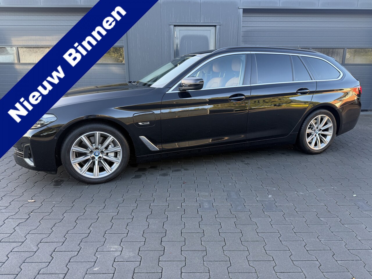 BMW 5-serie Touring - 530e Business Edition Plus Leer,Trekhaak,Navi,Clima,18Inch 1700kg trekken - AutoWereld.nl