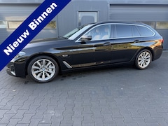 BMW 5-serie Touring - 530e Business Edition Plus Leer, Trekhaak, Navi, Clima, 18Inch 1700kg trekken