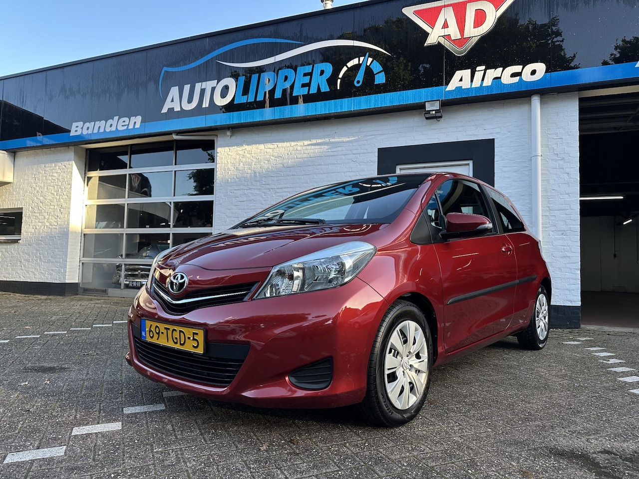 Toyota Yaris - 1.3 VVT-i Aspiration /Automaat/Nieuwe apk/Camera/Trekhaak/All season banden - AutoWereld.nl