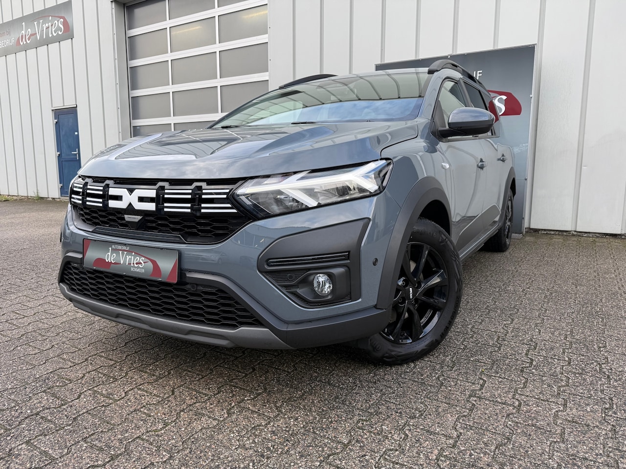 Dacia Jogger - 1.0 TCe 110 Extreme 7p. CAMERA / CRUISECONTR / STOELVERWARMING / TREKHAAK / CARPLAY - AutoWereld.nl