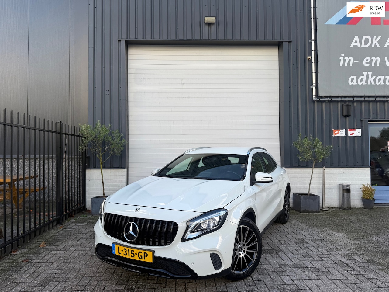 Mercedes-Benz GLA-Klasse - 180 Business Solution AMG XENON/LEDER/STOELVERW/PRACHTIGE AUTO - AutoWereld.nl