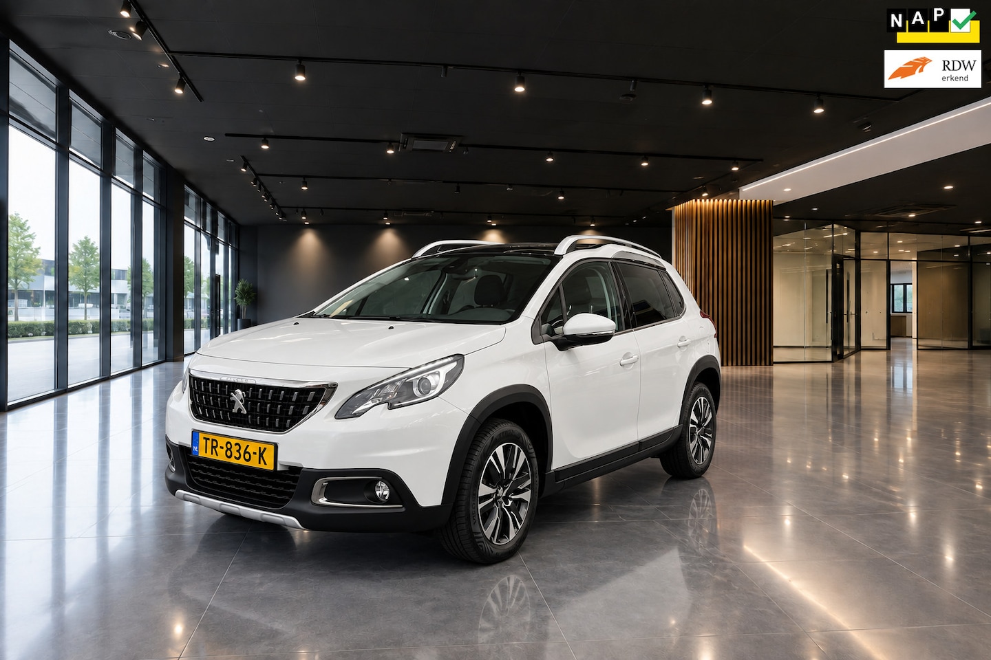 Peugeot 2008 - 1.2 PURETECH ALLURE BJ018 PANO LMV - AutoWereld.nl