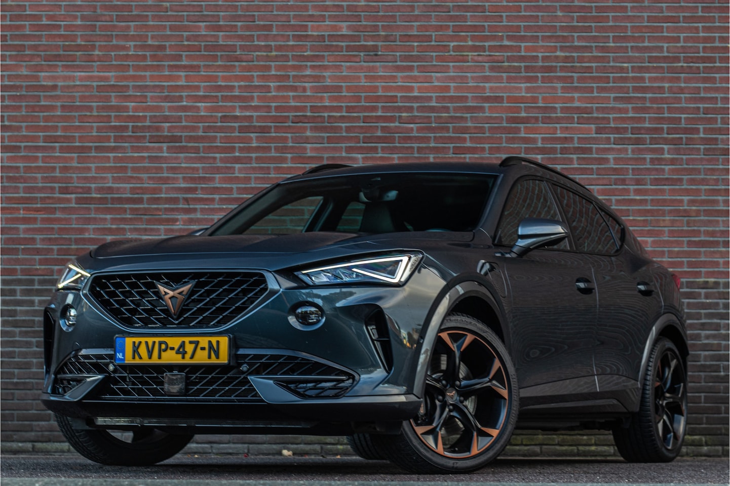 CUPRA Formentor - 1.4 e-Hybrid 245pk VZ, Trekhaak, Stoel & Stuurverwarming, Carplay, Camera, Full LED, Adapt - AutoWereld.nl