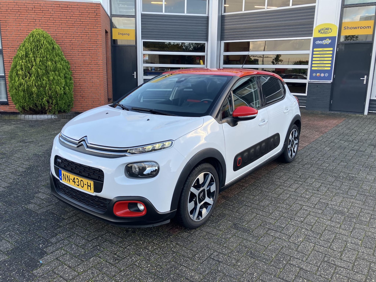 Citroën C3 - 1.2 PureTech S&S Shine | Automaat | Trekhaak | Frans, maar leuk |