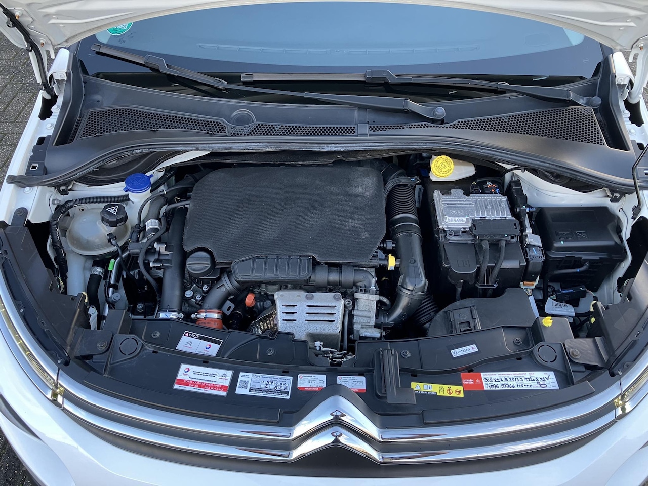 Citroën C3 - 1.2 PureTech S&S Shine | Automaat | Trekhaak | Frans, maar leuk |