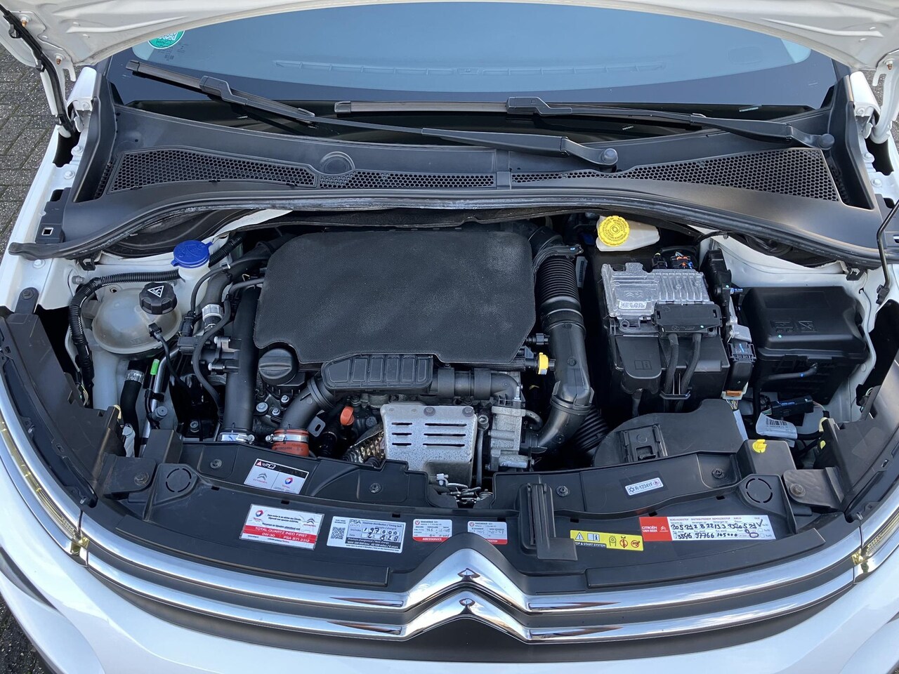 Citroën C3 - 1.2 PureTech S&S Shine | Automaat| Trekhaak | Frans, maar leuk! |