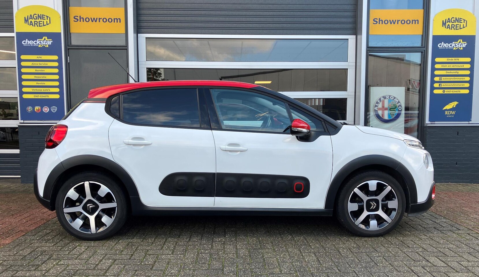 Citroën C3 - 1.2 PureTech S&S Shine | Automaat| Trekhaak | Frans, maar leuk! |