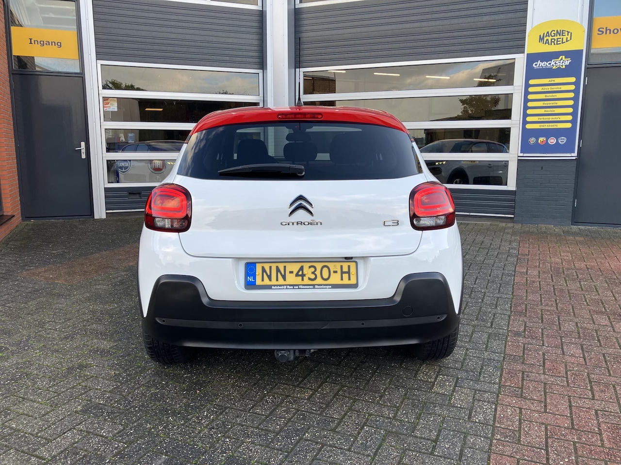 Citroën C3 - 1.2 PureTech S&S Shine | Automaat| Trekhaak | Frans, maar leuk! |
