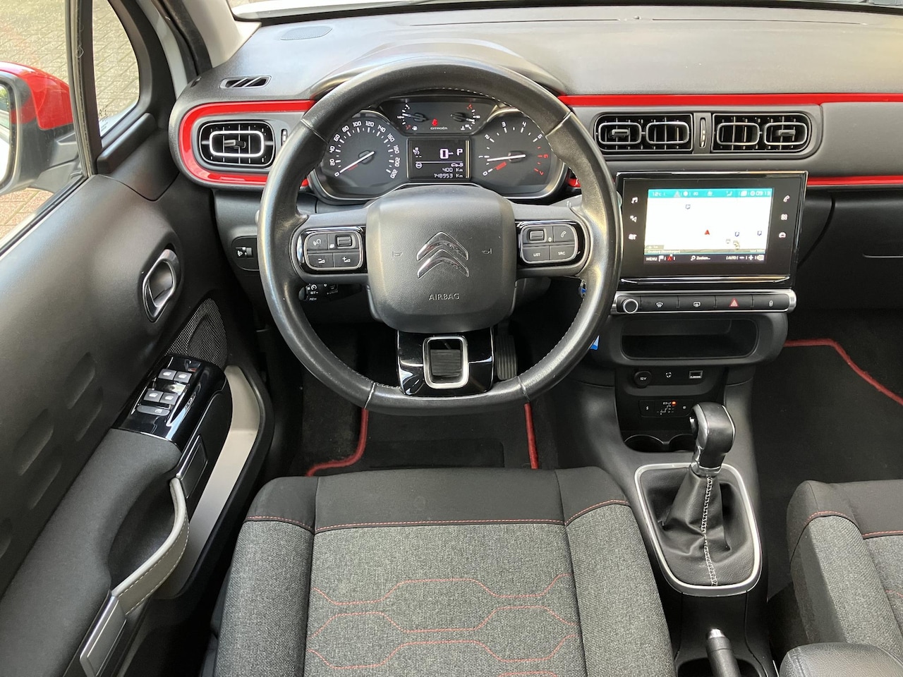 Citroën C3 - 1.2 PureTech S&S Shine | Automaat| Trekhaak | Frans, maar leuk! |