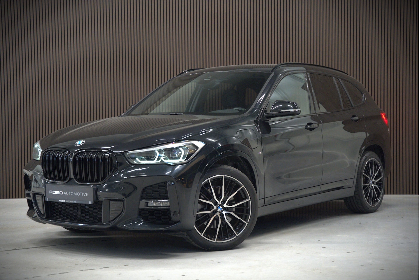 BMW X1 - xDrive25e Executive M Sport | Stoelverwarming | Trekhaak | Parkeersensoren | Navigatie | A - AutoWereld.nl