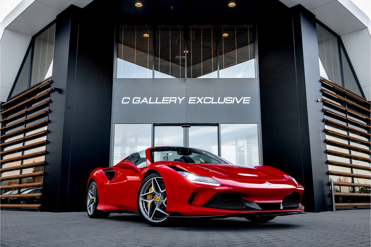 Ferrari F8 Spider - 3.9 V8 HELE - Passenger Display | Lift | Carbon - AutoWereld.nl