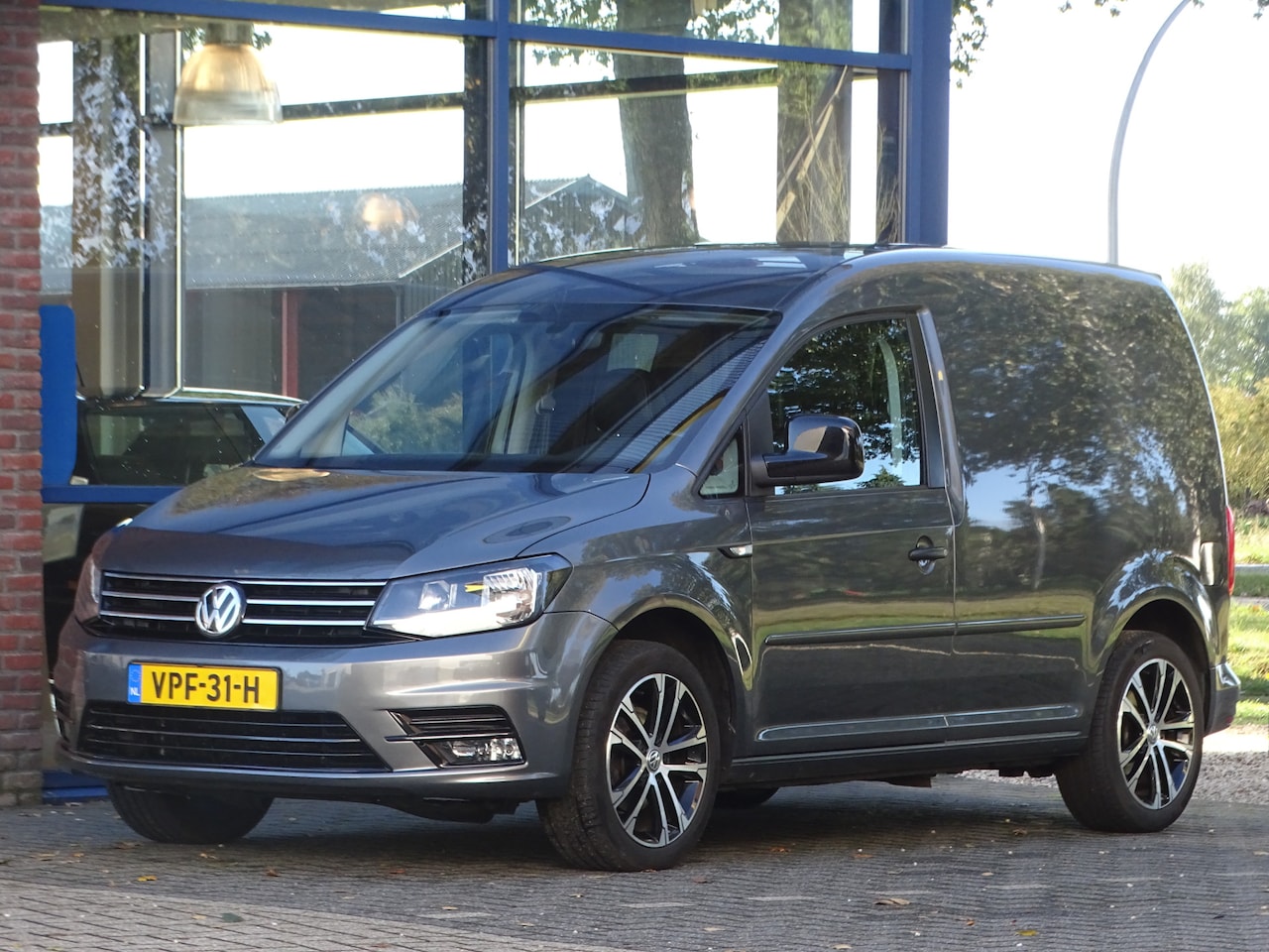 Volkswagen Caddy - 1.4 TSI L1H1 BMT Highline LPG G3 VOL LEER 17'' LM velgen TREKHAAK ZEER NETTE AUTO - AutoWereld.nl