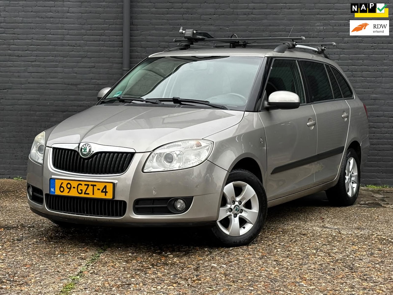Skoda Fabia Combi - 1.4-16V Elegance CARPLAY|AIRCO|ELEK RAMEN|NWE APK - AutoWereld.nl