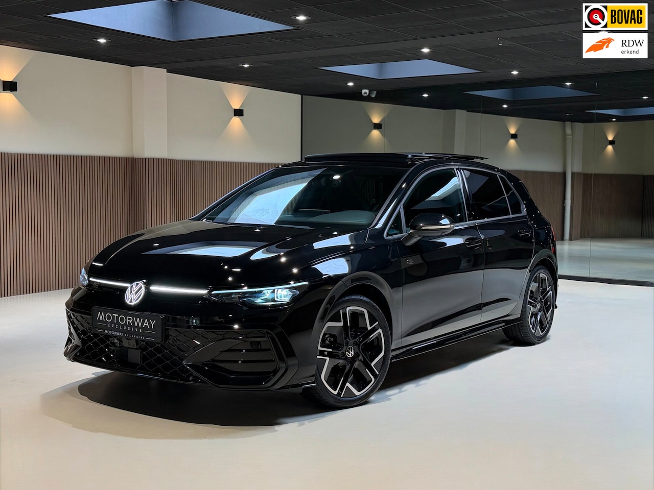 Volkswagen Golf - 1.5 eTSI R-Line Edition|Pano|Matrix|Keyless|360|Sfeerverlichting| - AutoWereld.nl