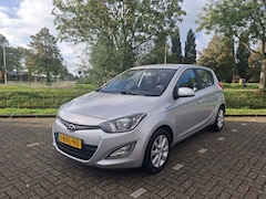 Hyundai i20 - 1.2i i-Deal