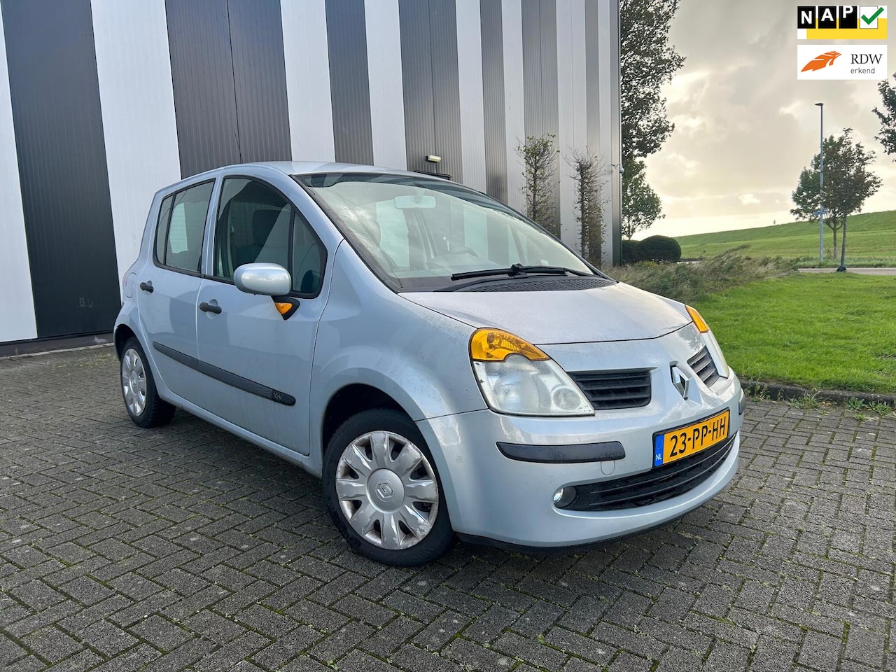 Renault Modus - 1.2-16V Expression Comfort Inruilkoopje-Lees tekst - AutoWereld.nl