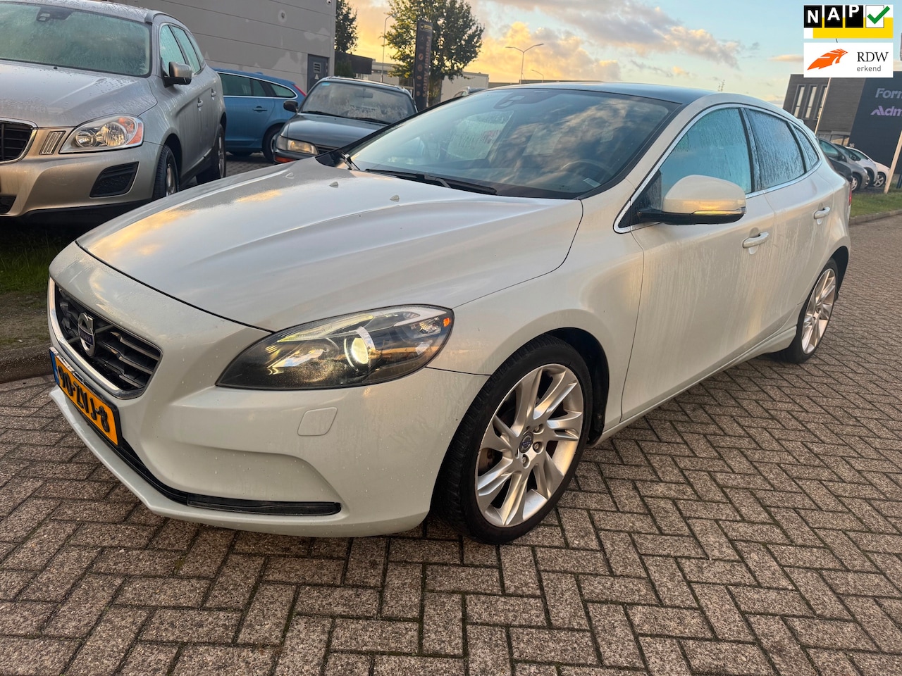 Volvo V40 - 1.6 T4 Summum leer, Panorama, Garantie - AutoWereld.nl