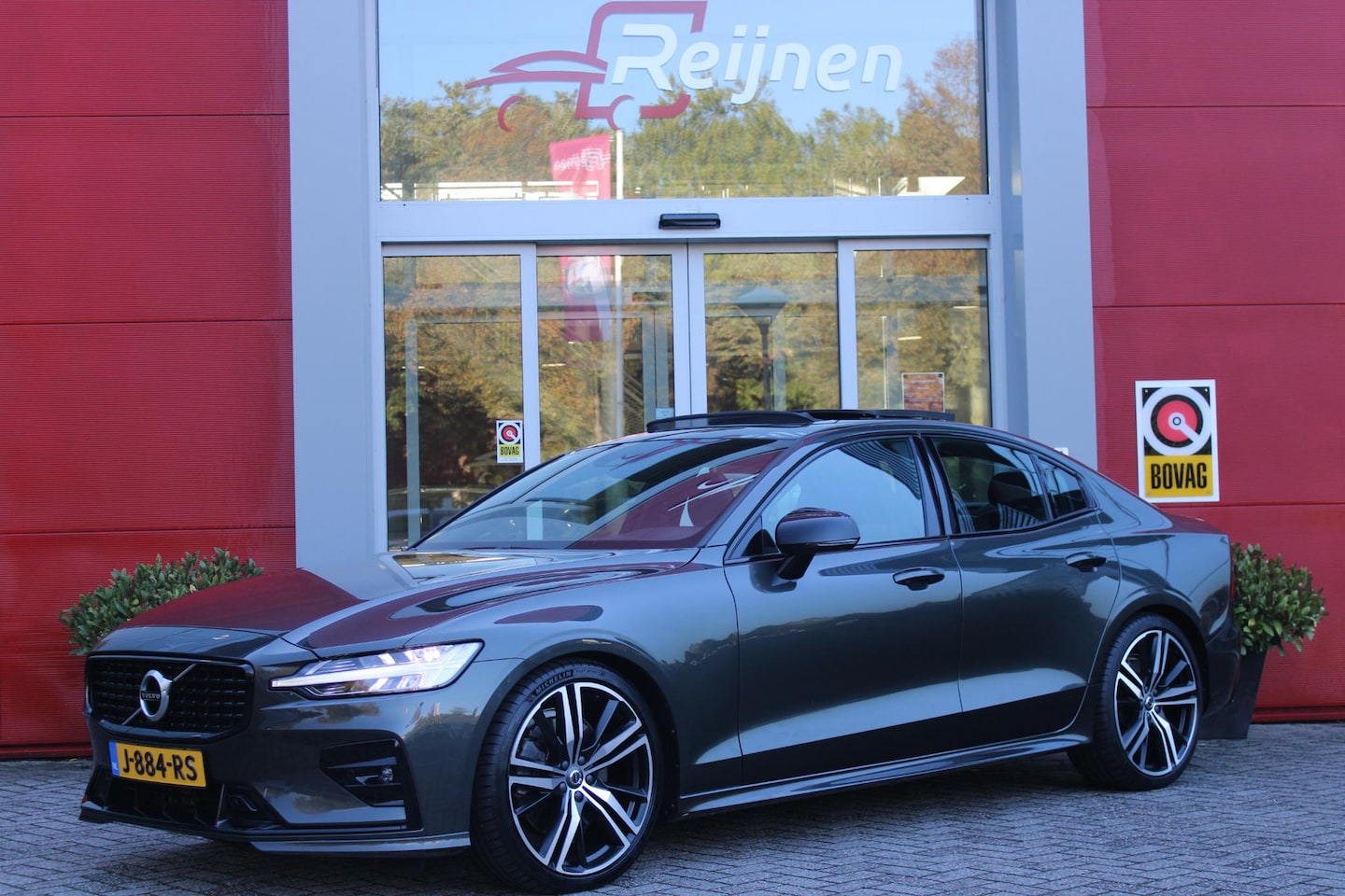 Volvo S60 - 2.0 B5 250PK AUTOMAAT R-DESIGN 20'' | PANORAMISCH SCHUIF/KANTELDAK | PREMIUM AUDIO BY HARM - AutoWereld.nl