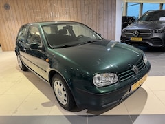 Volkswagen Golf - 1.6 Trendline