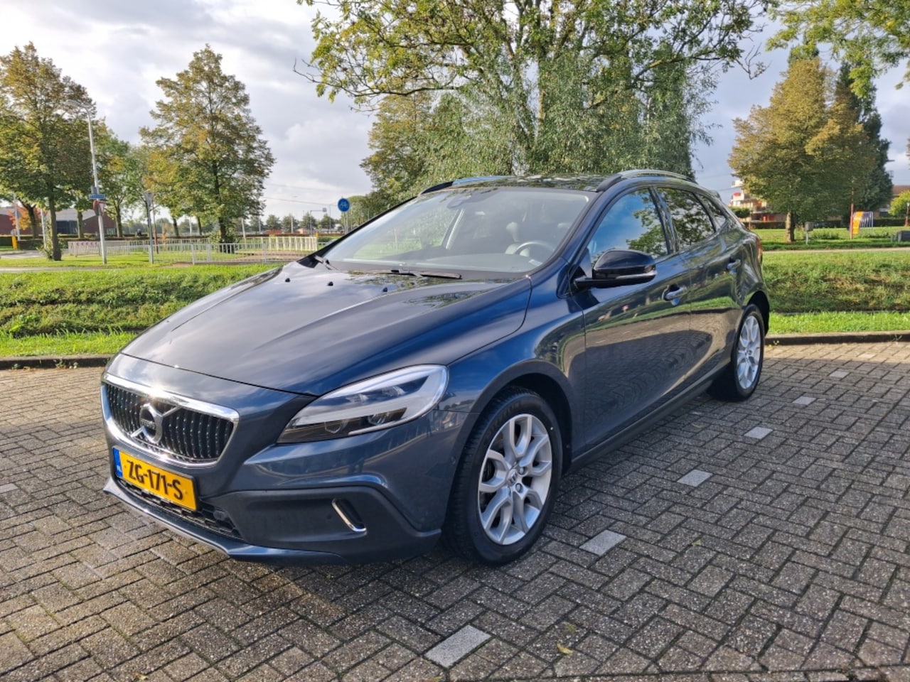 Volvo V40 Cross Country - 1.5 T3 Polar+ Luxury 1.5 T3 Polar+ Luxury - AutoWereld.nl