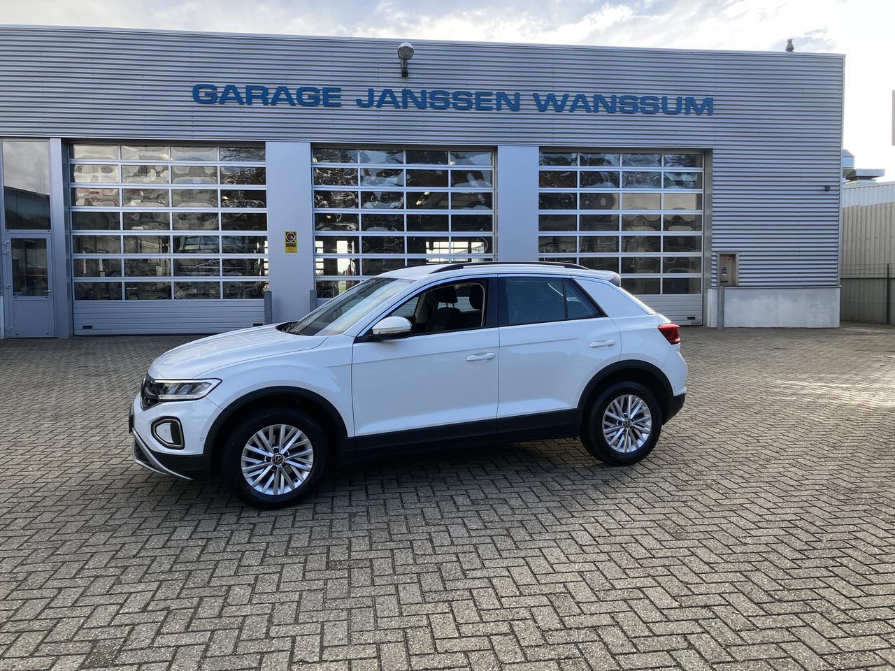 Volkswagen T-Roc - 1.50 TSI R-LINE CRUISE CONTROLE TREKHAAK CA - AutoWereld.nl