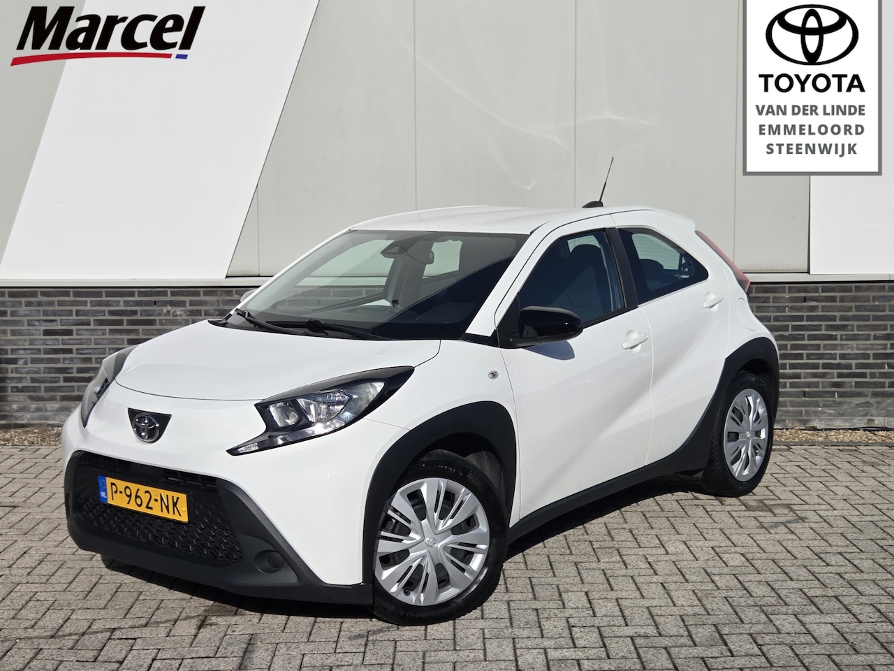 Toyota Aygo X - 1.0 VVT-i MT Play Airco Ad. Cruise Achteruitrijcamera Apple/Android auto - AutoWereld.nl