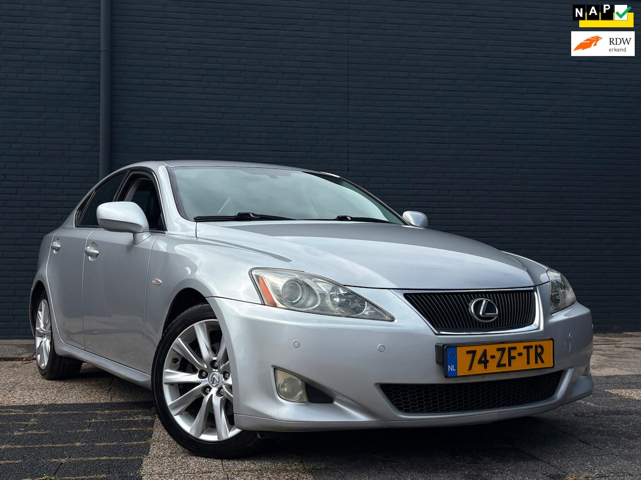 Lexus IS - 250 Business Luxury | Mark Levinson | Camera | Stoelverwarming | Lederen Bekleding - AutoWereld.nl