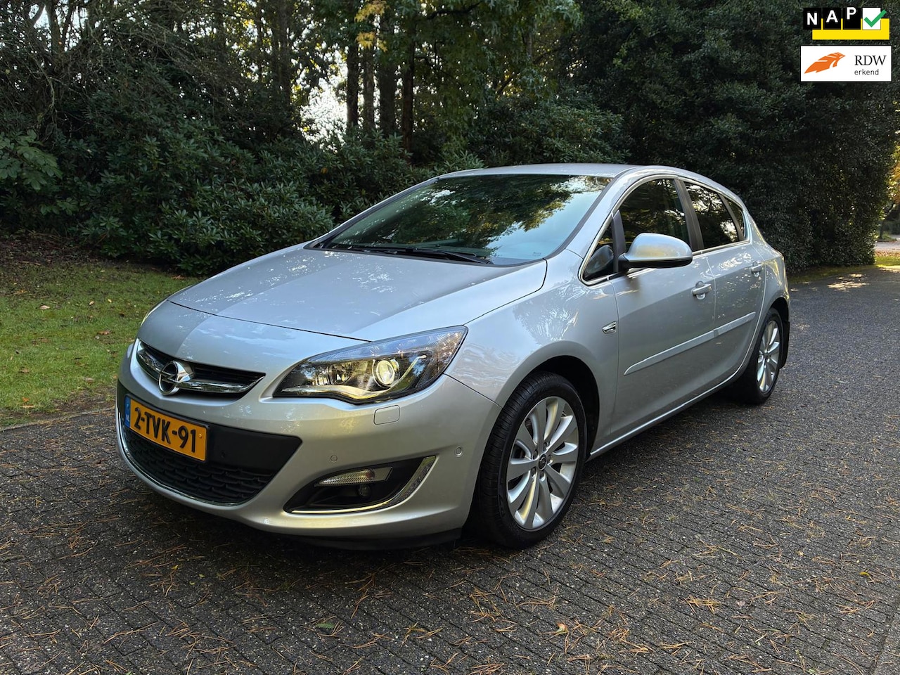 Opel Astra - 1.4 Turbo Blitz Navi / Leer / Xenon 41346 km (NAP) - AutoWereld.nl