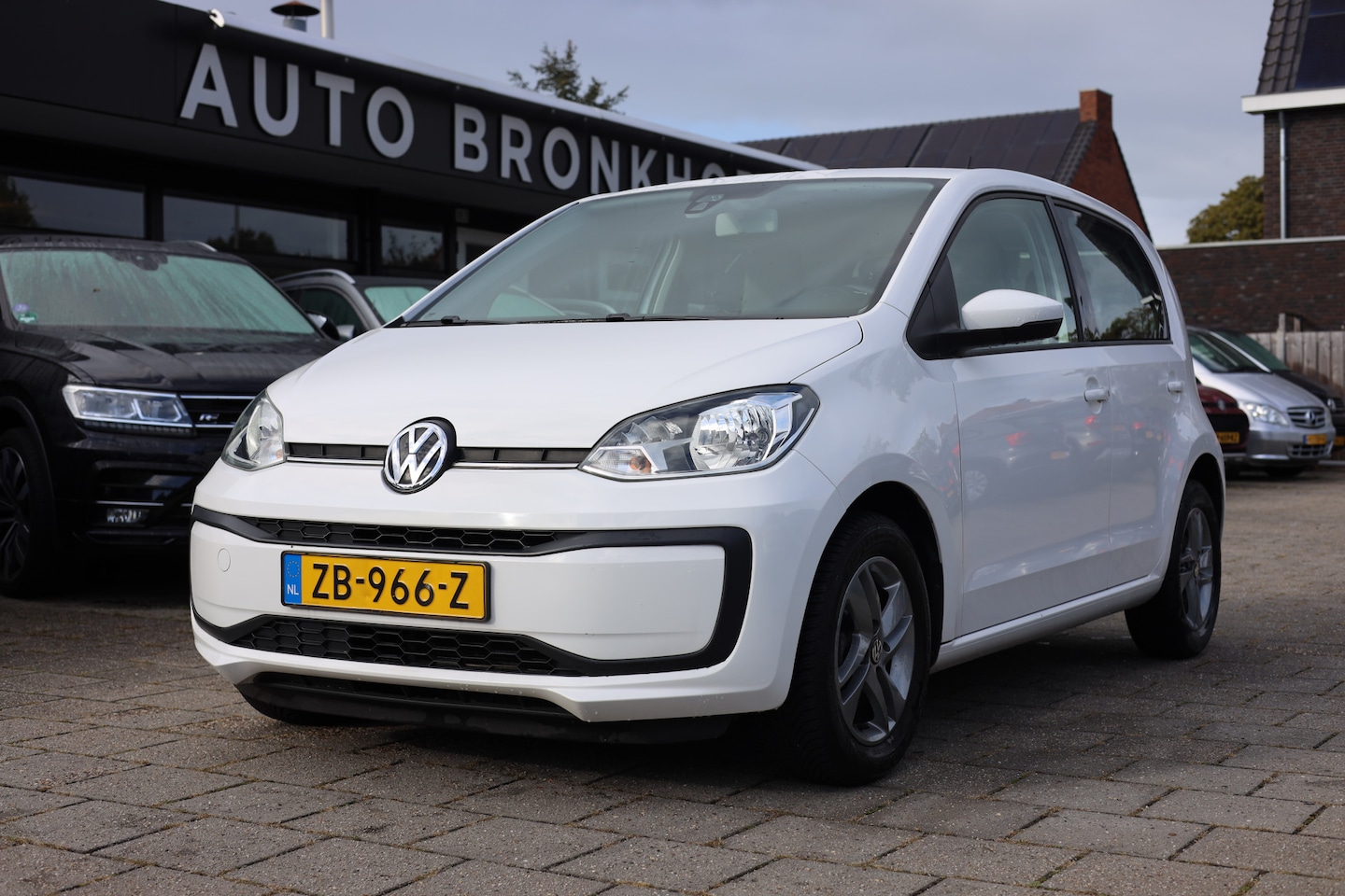 Volkswagen Up! - 1.0 BMT I AIRCO I 14 INCH I 5 DEURS - AutoWereld.nl