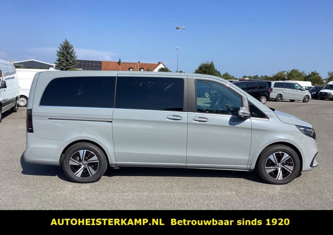 Mercedes-Benz EQV - 300 L2 90kWh Avantgarde 7-zitter 62.315 incl BTW Leder LED 2 EL. Schuifdeuren Distronic Bu - AutoWereld.nl