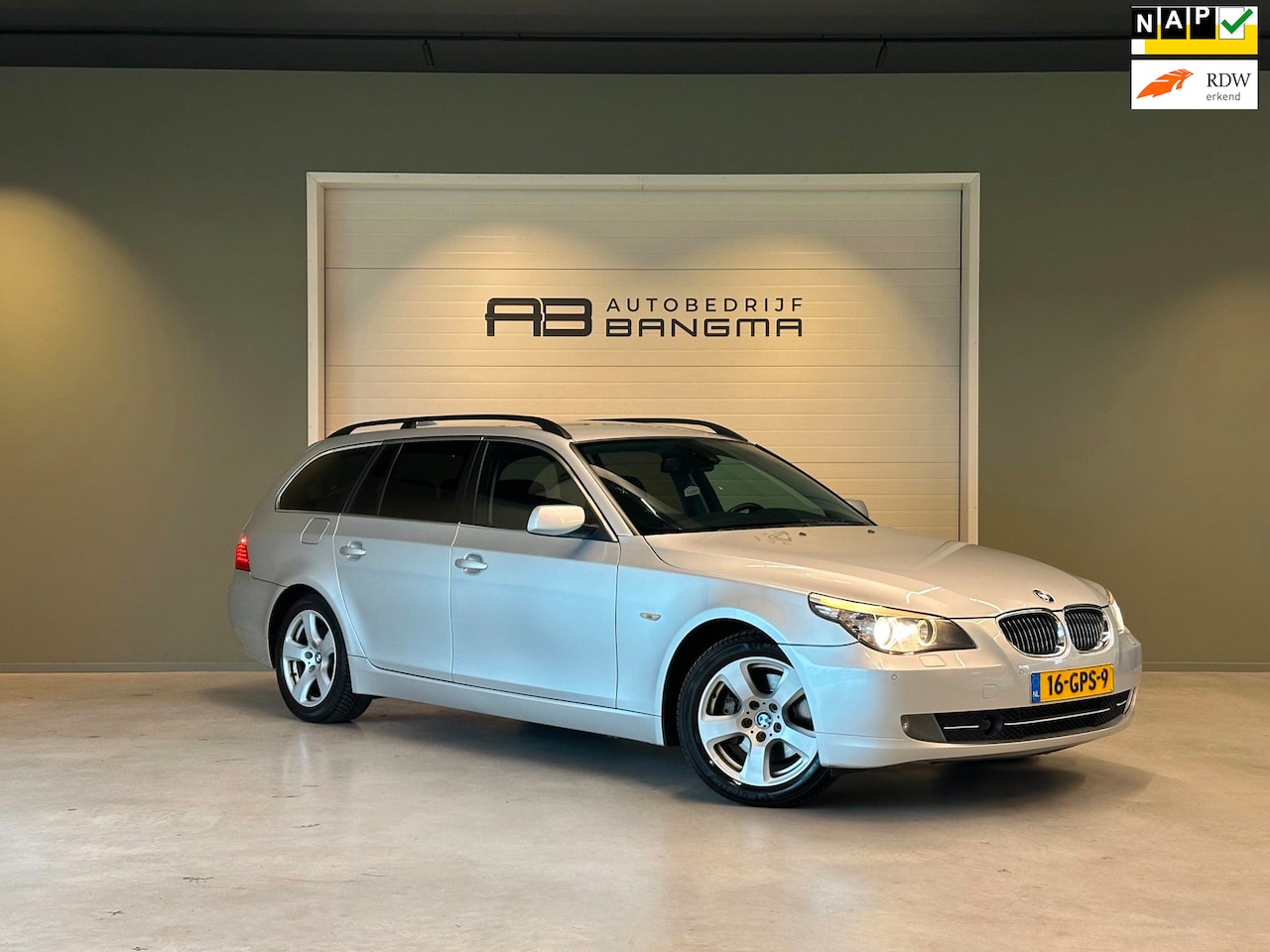 BMW 5-serie Touring - 523i AUTOMAAT BUSINESS LINE EDITION II uitv|CLIMA AIRCO|NAVIGATIE|TREKHAAK|LM-VELGEN|ADAPT - AutoWereld.nl