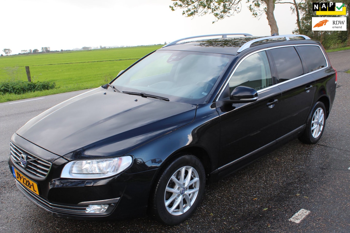 Volvo V70 - 2.0 D3 Polar+ // AUTOMAAT / LEER / DAKJE // - AutoWereld.nl