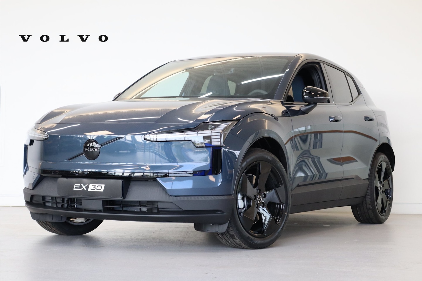 Volvo EX30 - Black Edition P5 272PK Long Range Elektrisch Plus Europa | HK Audio | Black Pack | Stoel&S - AutoWereld.nl
