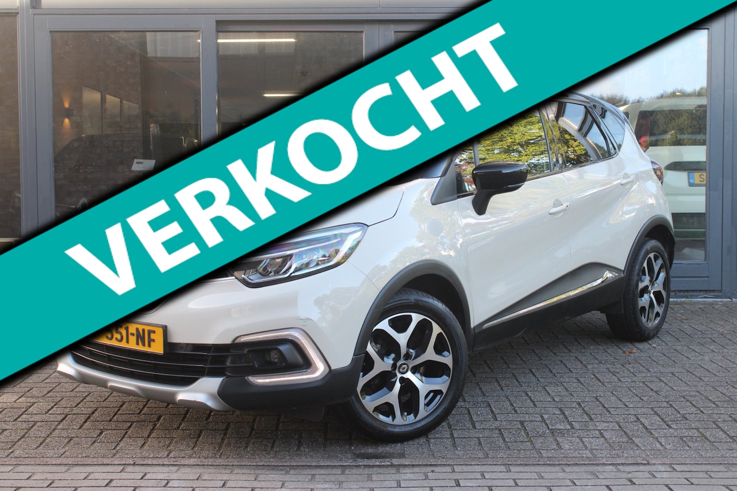 Renault Captur - 1.2 TCe Intens | Automaat | Airco | Navigatie | Camera | Keyless | Telefoonvoorbereiding | - AutoWereld.nl