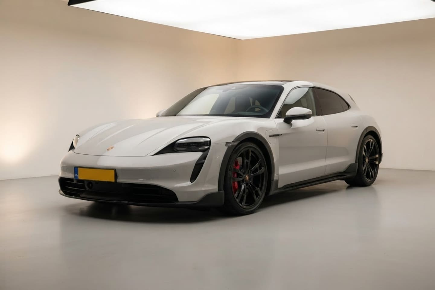Porsche Taycan Cross Turismo - 4 93 kWh 5-PERS INCL-BTW! - AutoWereld.nl