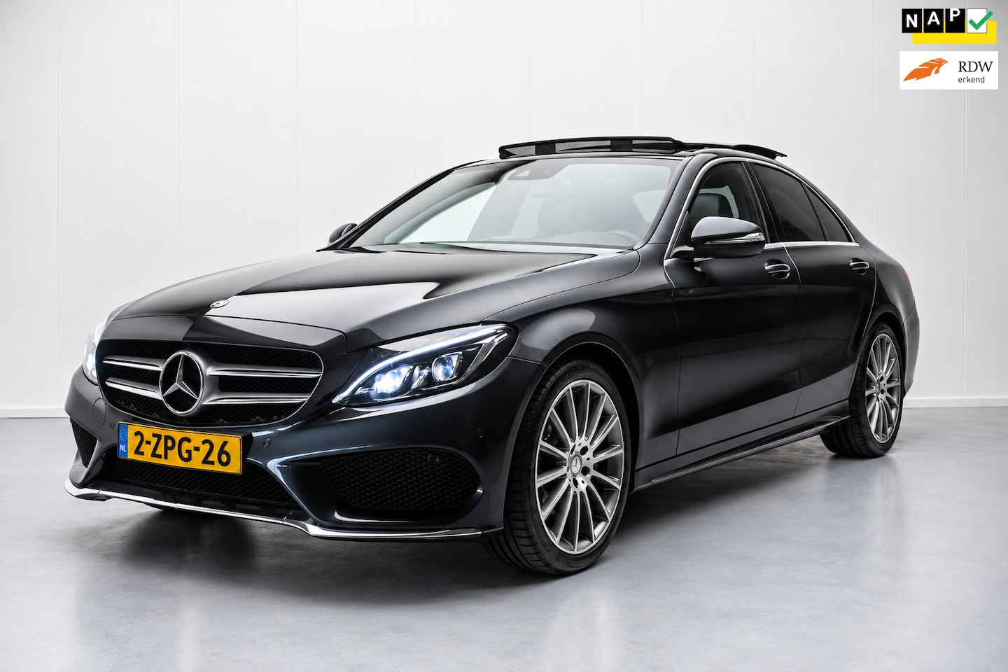 Mercedes-Benz C-klasse - 180 AMG Aut NL-auto [ Panoramadak Sfeerverlichting Leder Stoelverwarming 19 Inch Full-LED - AutoWereld.nl