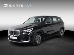 BMW iX1 - eDrive20 67 kWh | Camera | Parkeersensoren voor en achter | Navigatiesysteem |