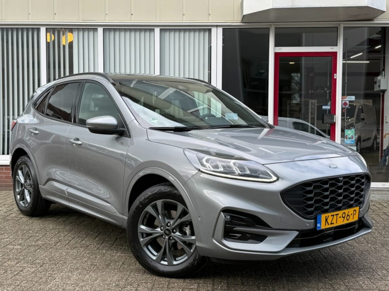 Ford Kuga - 2.5 PHEV ST-Line X I Panorama dak I Winterpakket I Elektrische achterklep I LED I Alcantar - AutoWereld.nl