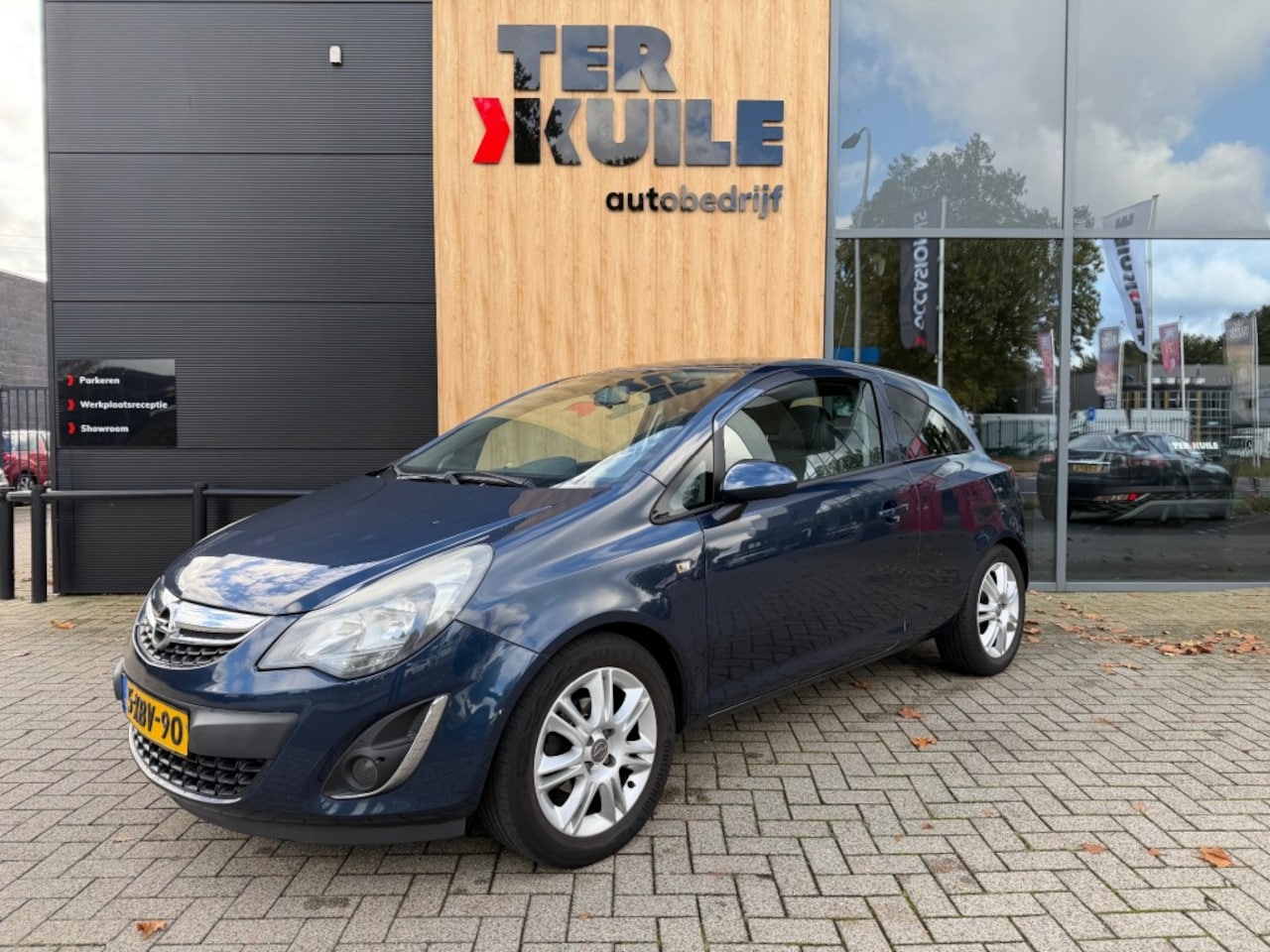 Opel Corsa - 1.4-16V Blitz / Airco / Cruise / Navi - AutoWereld.nl