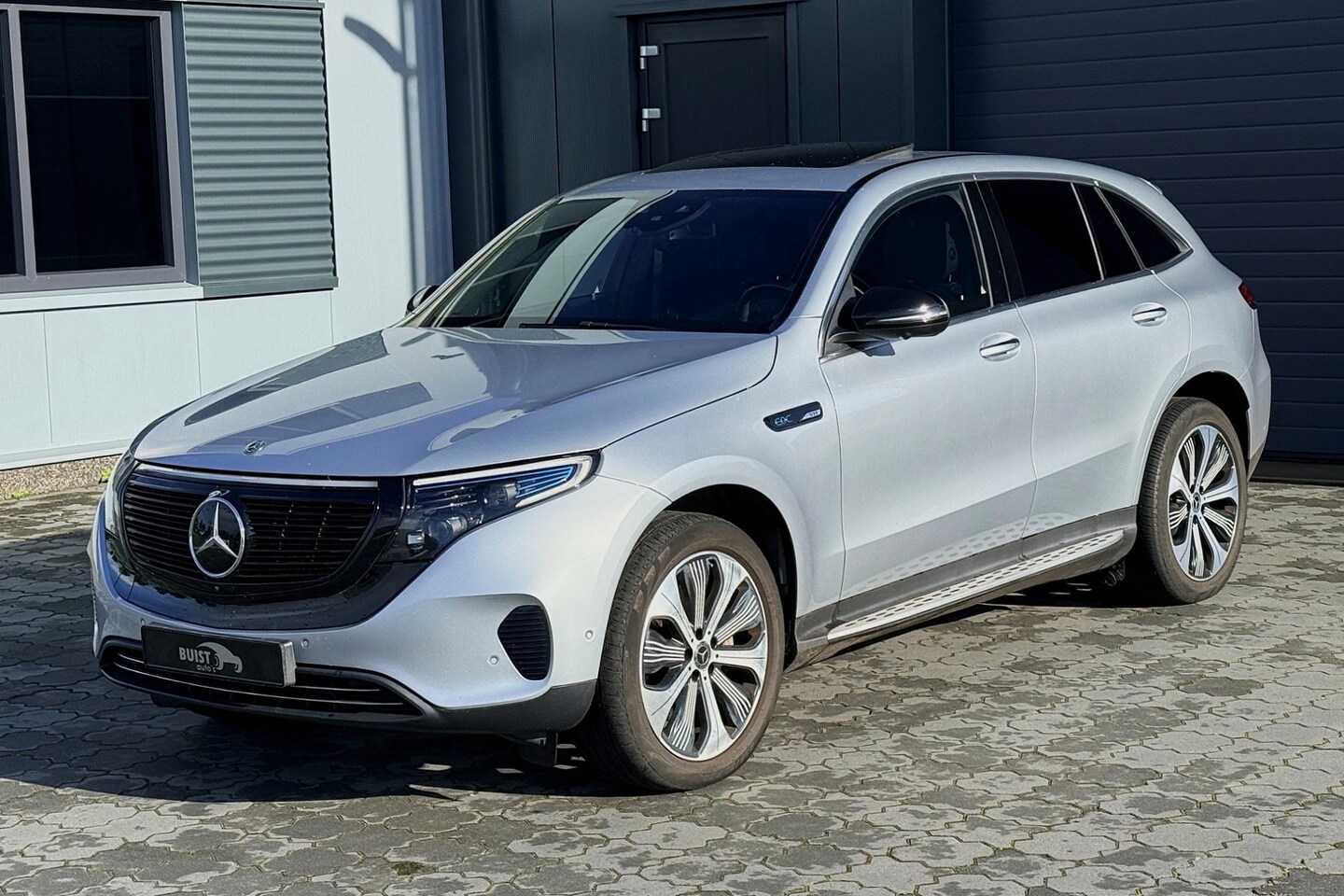 Mercedes-Benz EQC - 400 4MATIC Edition 1886 80 kWh BURMESTER SFEER SUNROOF TREKHAAK VOL! - AutoWereld.nl