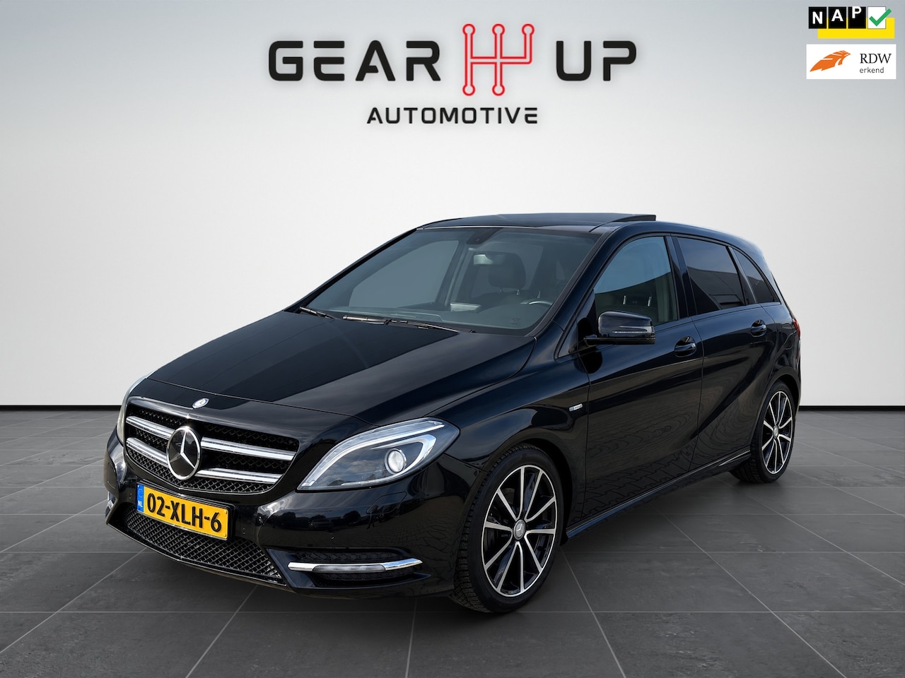Mercedes-Benz B-klasse - 180 Ambition PANO|LEER|CRUISE|PDC|NAP| - AutoWereld.nl