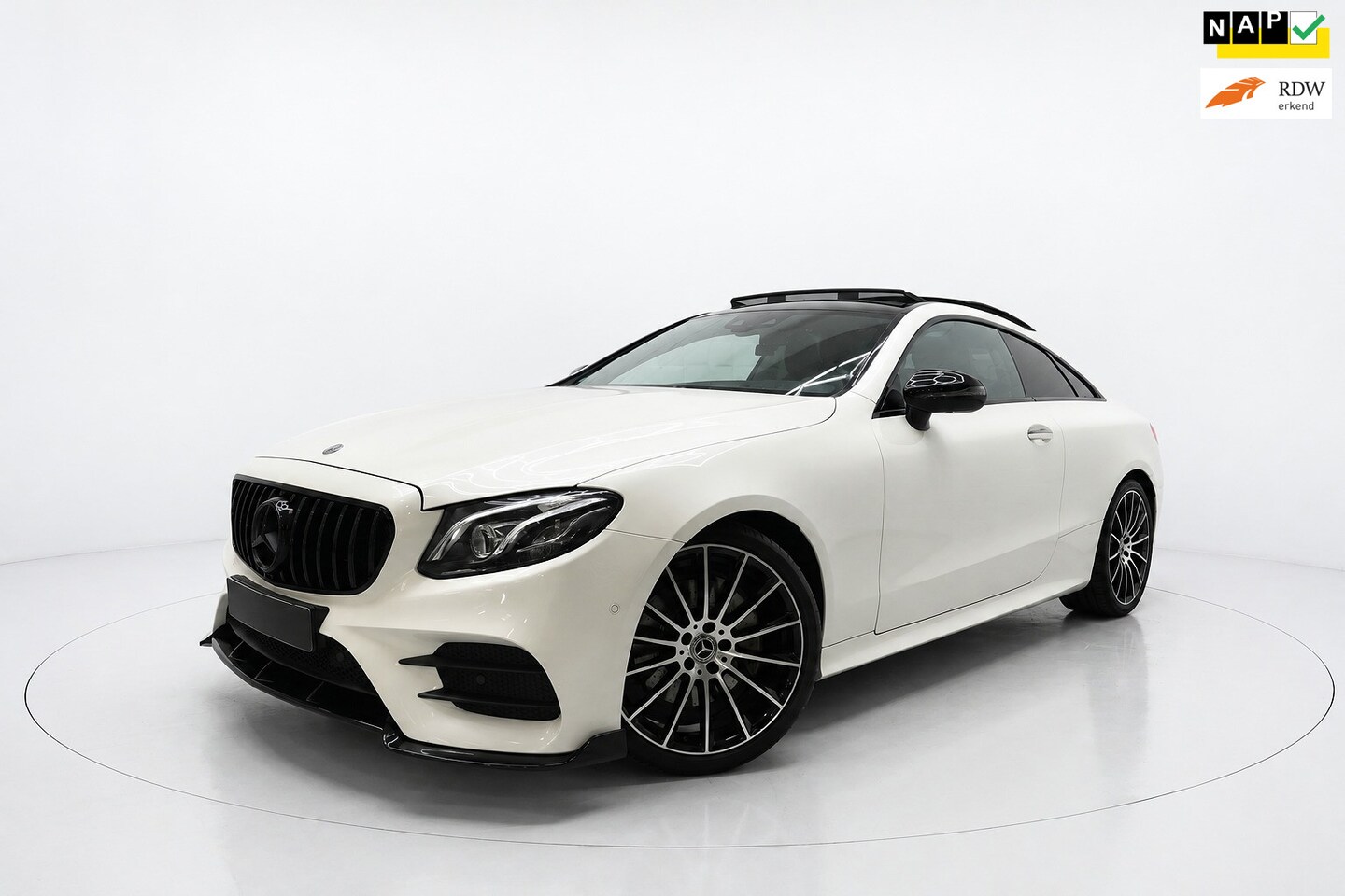 Mercedes-Benz E-klasse Coupé - 200 AMG NIGHT PANO 360 CAM - AutoWereld.nl
