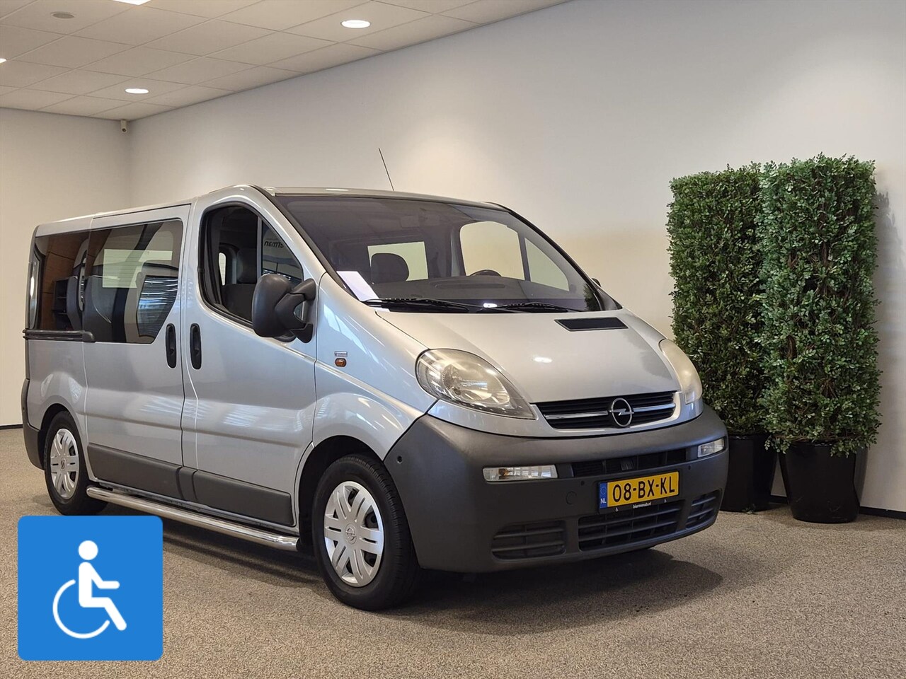 Opel Vivaro - L1H1 Rolstoelbus - LAGE KM-STAND - AutoWereld.nl