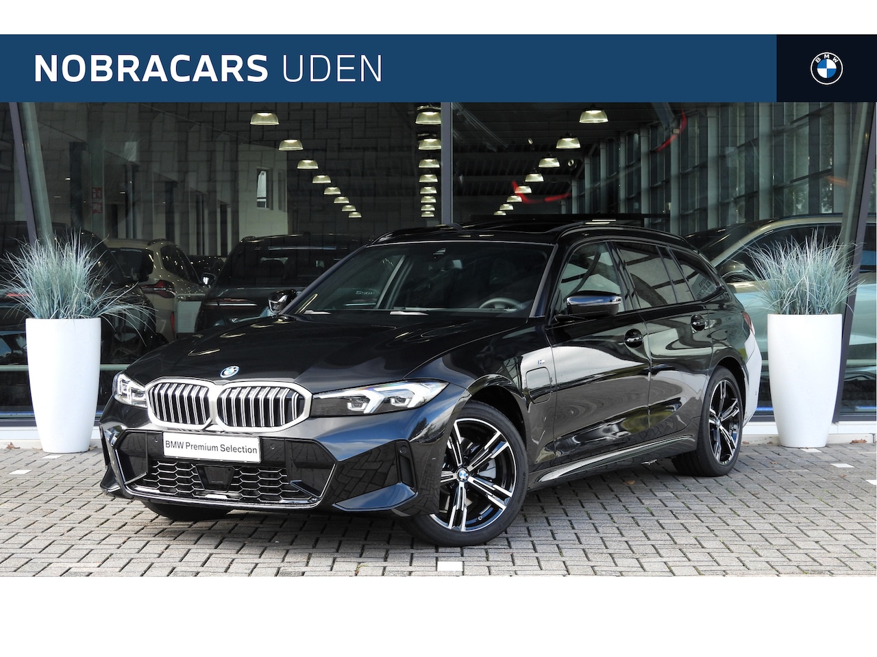 BMW 3-serie Touring - 330e M Sport Automaat / Panoramadak / Trekhaak / Sportstoelen / Achteruitrijcamera / Comfo - AutoWereld.nl