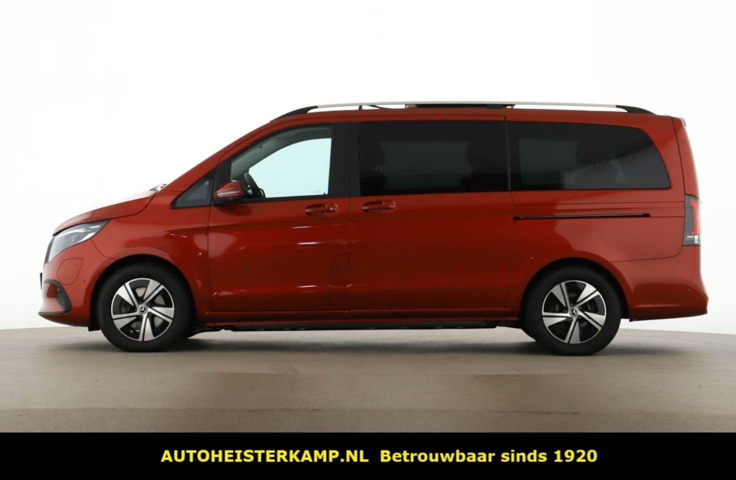 Mercedes-Benz EQV - 300 L2 90kWh 7-zitter 58.685 incl BTW Panoramadak 2 EL. Schuifdeuren LED Distronic 360 Cam - AutoWereld.nl