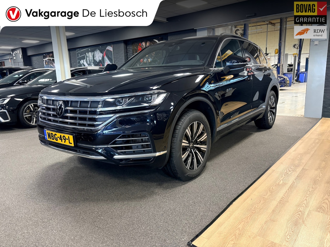 Volkswagen Touareg - 3.0 TSi eHybrid 4MOTION / pano / leer / camera / stoel en stuurverwaming - AutoWereld.nl