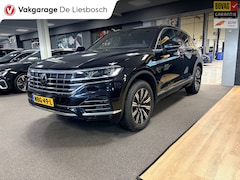 Volkswagen Touareg - 3.0 TSi eHybrid 4MOTION / pano / leer / camera / stoel en stuurverwaming