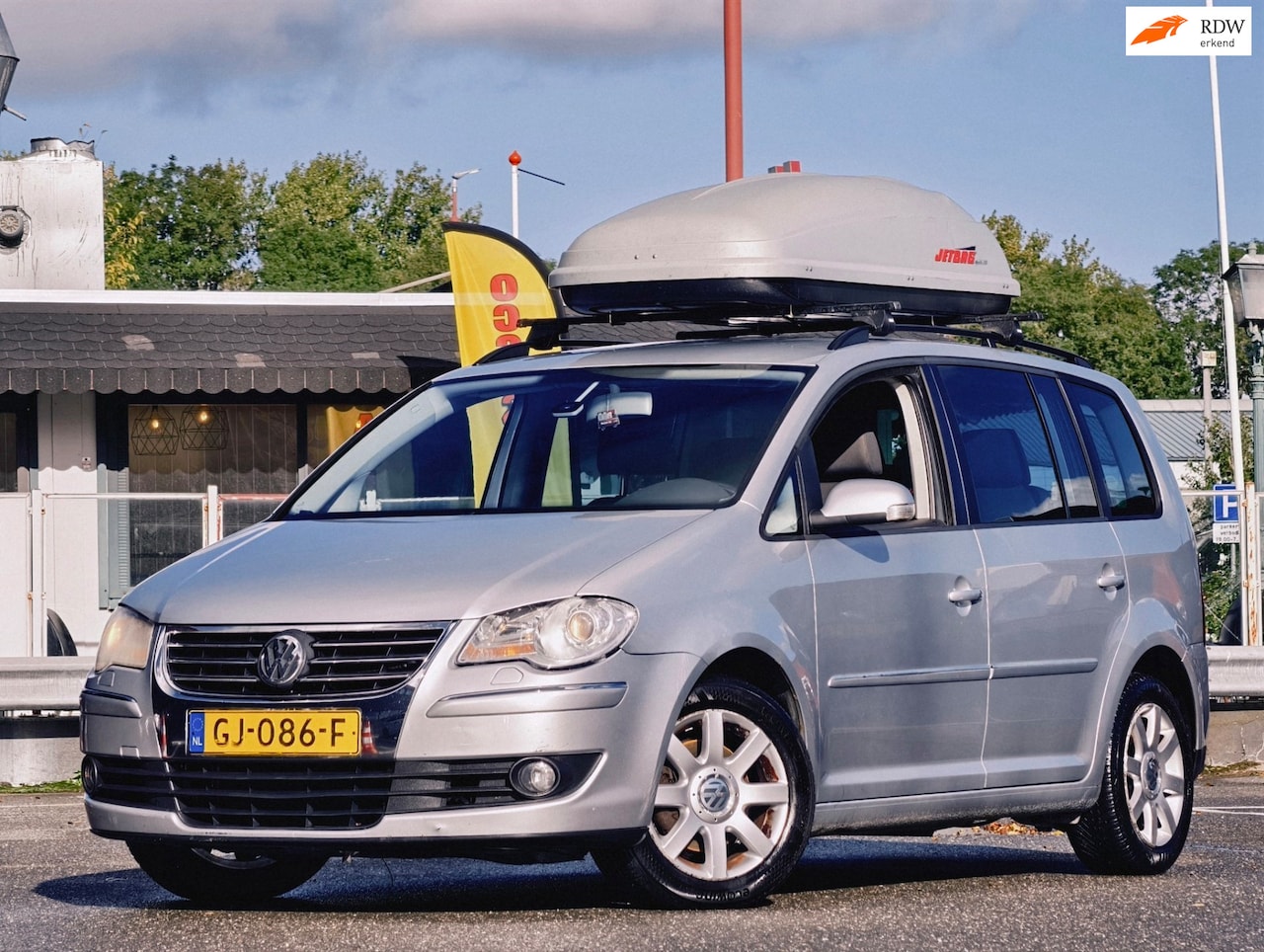 Volkswagen Touran - 1.4 TSI Optive // AUTOMAAT / DSG / AIRCO / CARPLAY / TREKHAAK / PARKEERSENSOR - AutoWereld.nl